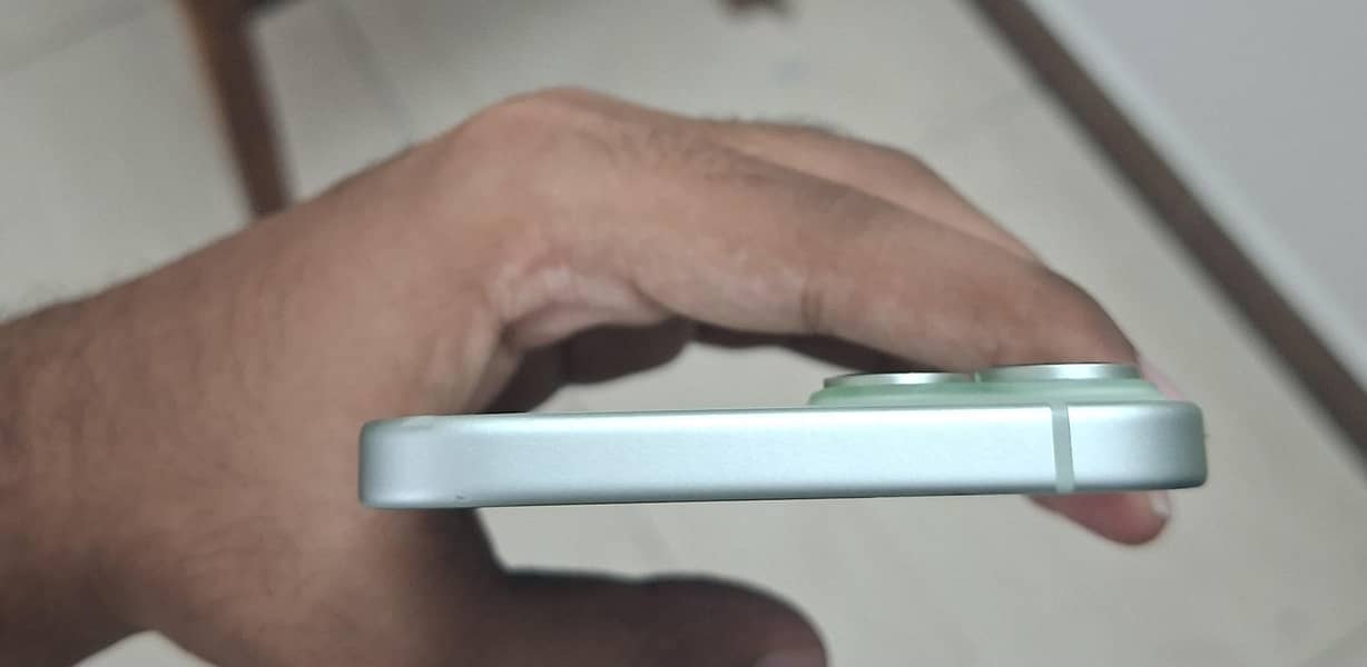 Apple iPhone 15 plus 4