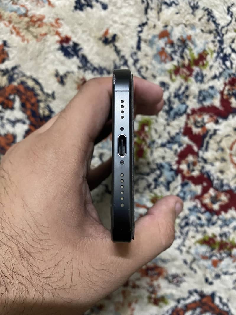 Apple iPhone 16 Pro Max 2