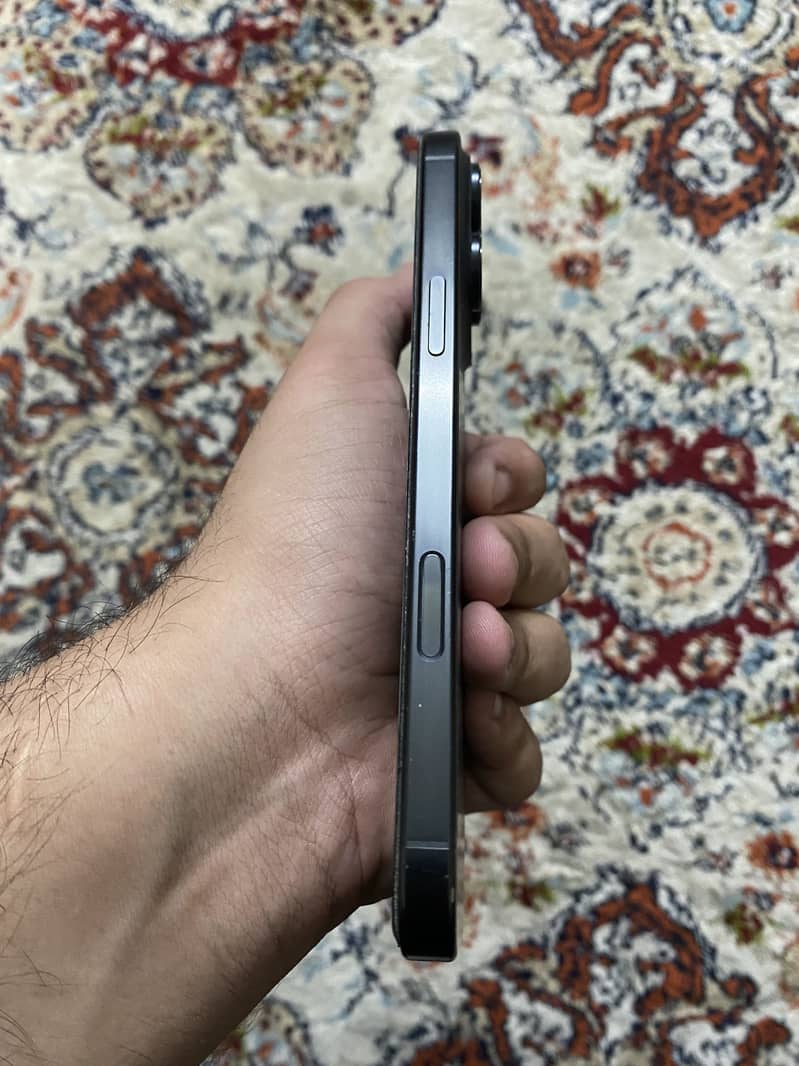 Apple iPhone 16 Pro Max 3