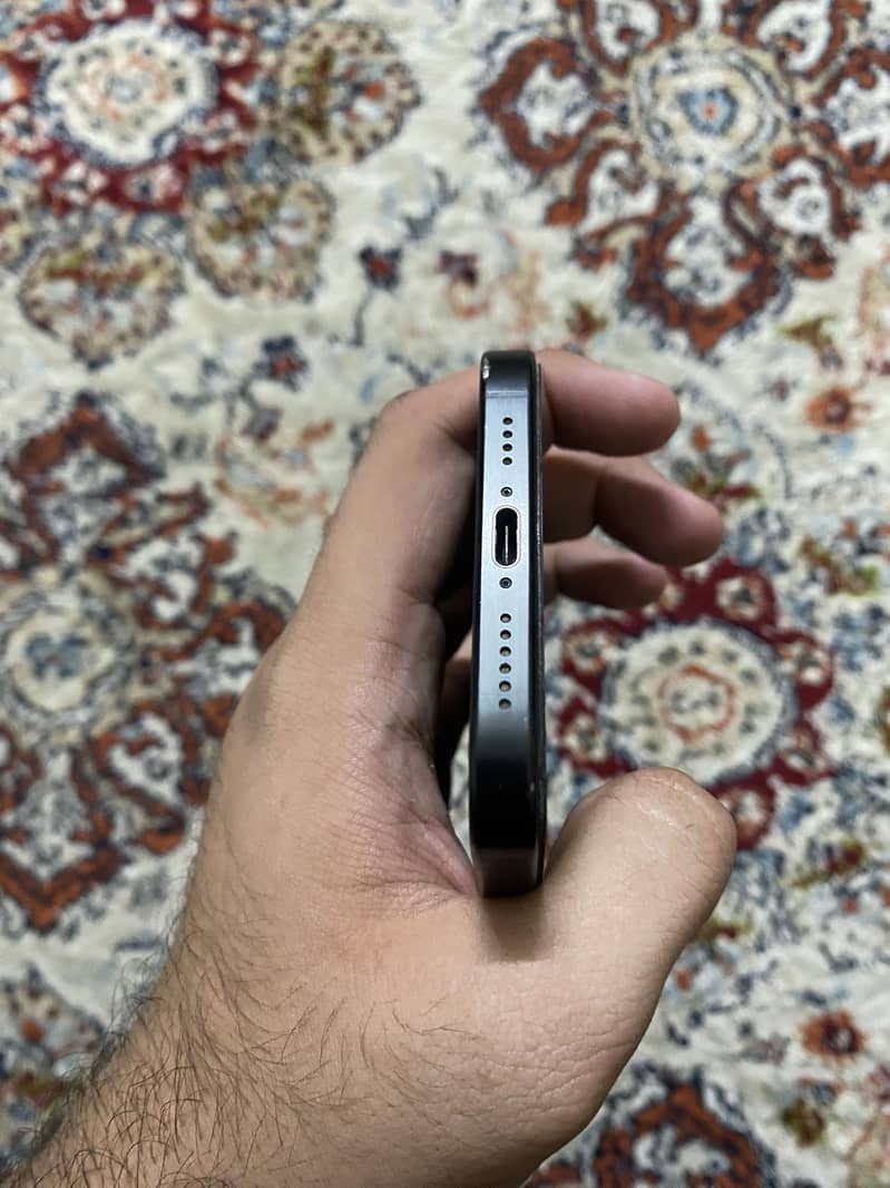 Apple iPhone 16 Pro Max 4