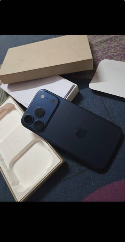 Apple iPhone 16