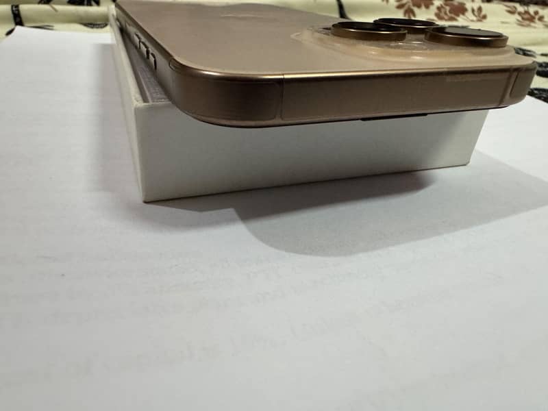 Apple iPhone 16 Pro Max 2