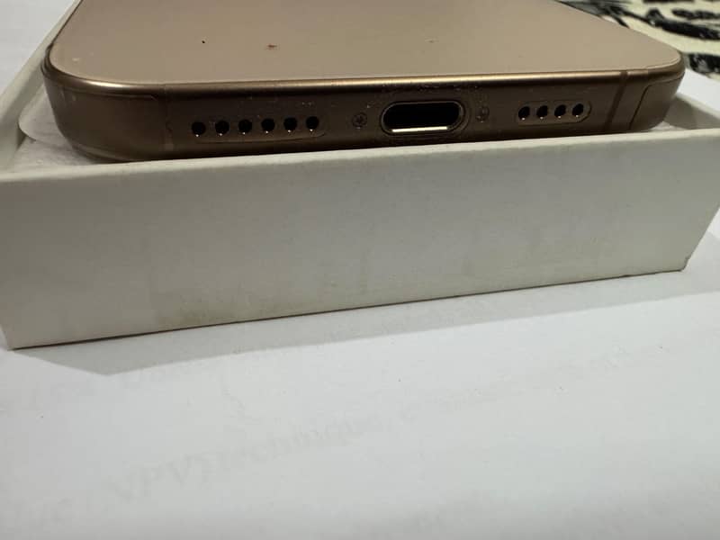 Apple iPhone 16 Pro Max 5