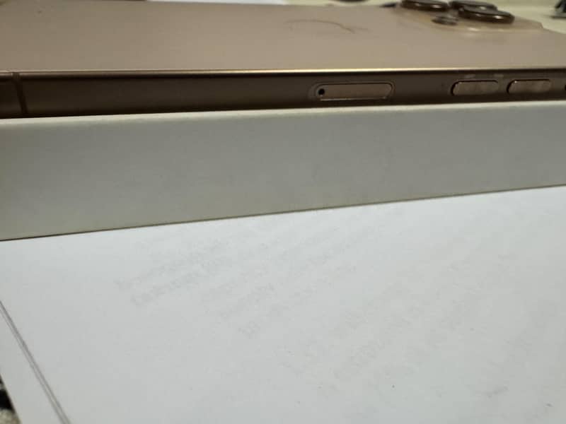 Apple iPhone 16 Pro Max 6