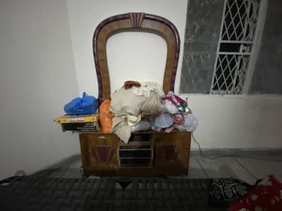 Dressing table urgent sale