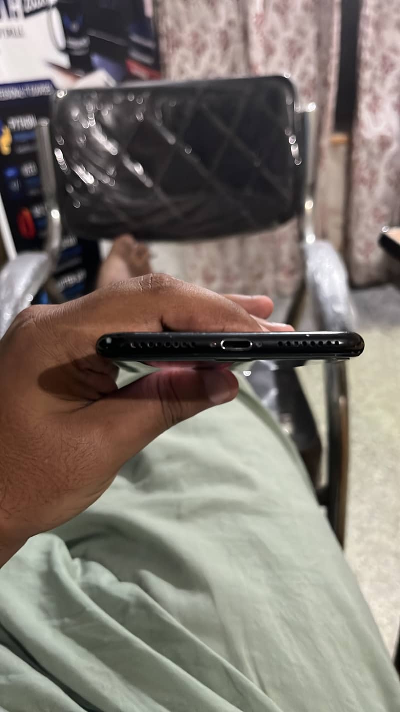 Apple iPhone 7 Plus 4