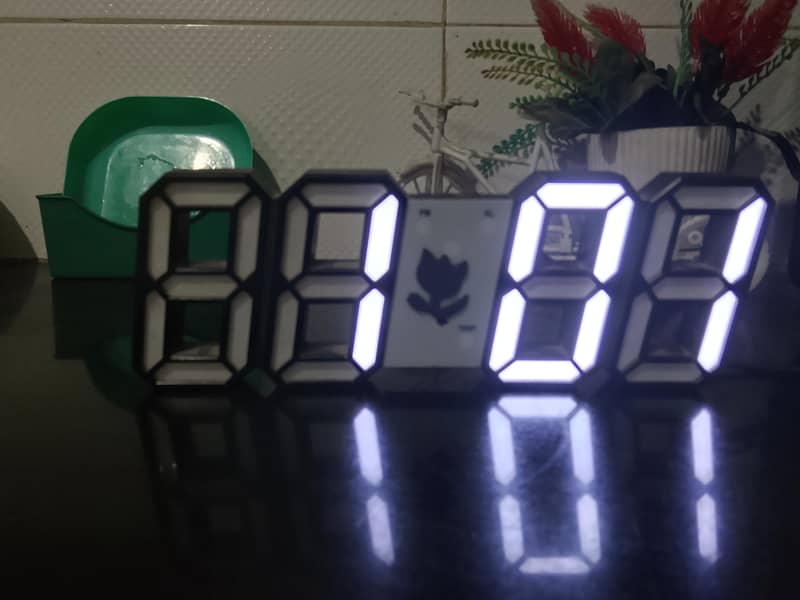 DIGITAL CLOCK 1