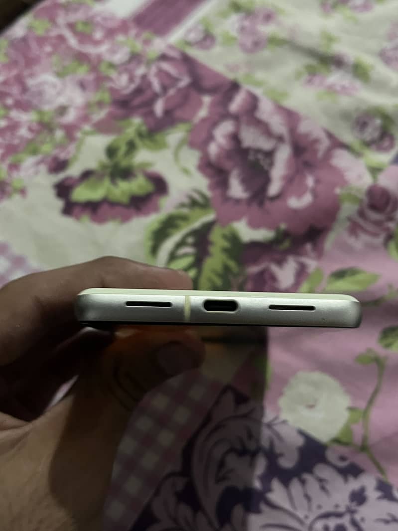 Google Pixel 7 4