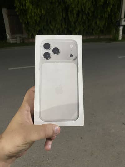 iPhone 17 ProMax box pack
