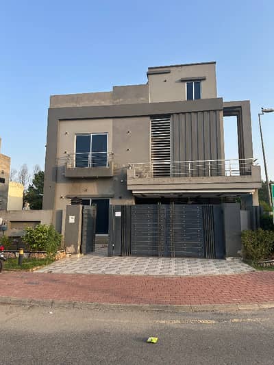 10 Marla Like A New House For Rent