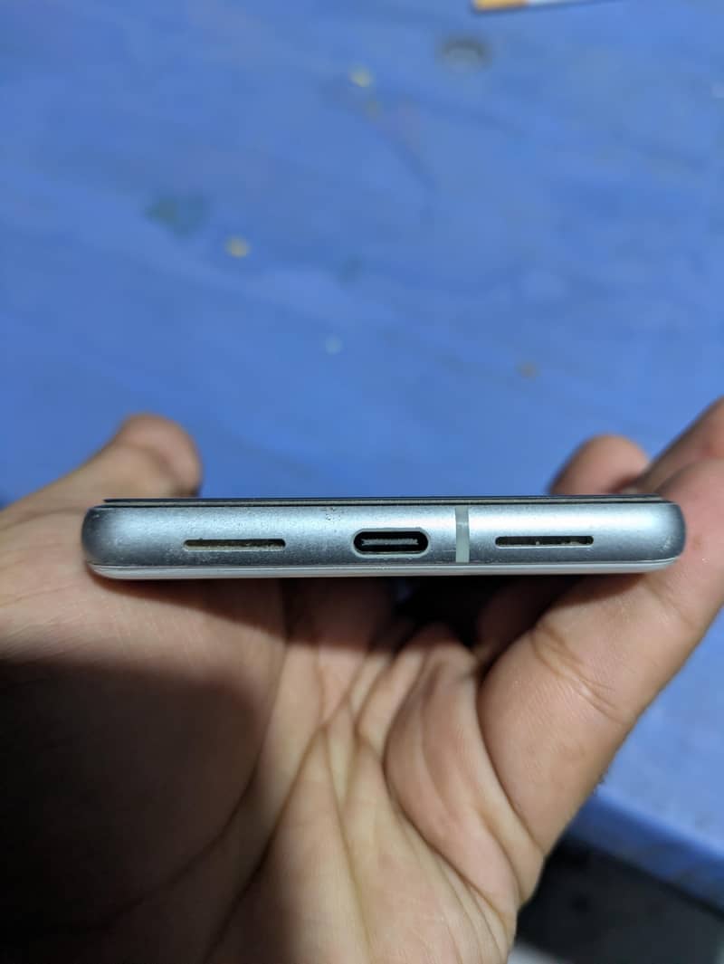 Google Pixel 7 4