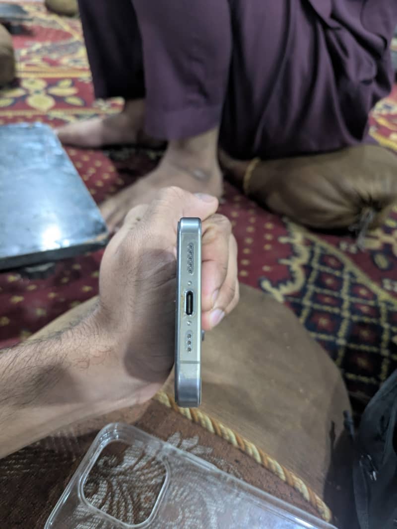 Apple iPhone 15 Pro 0