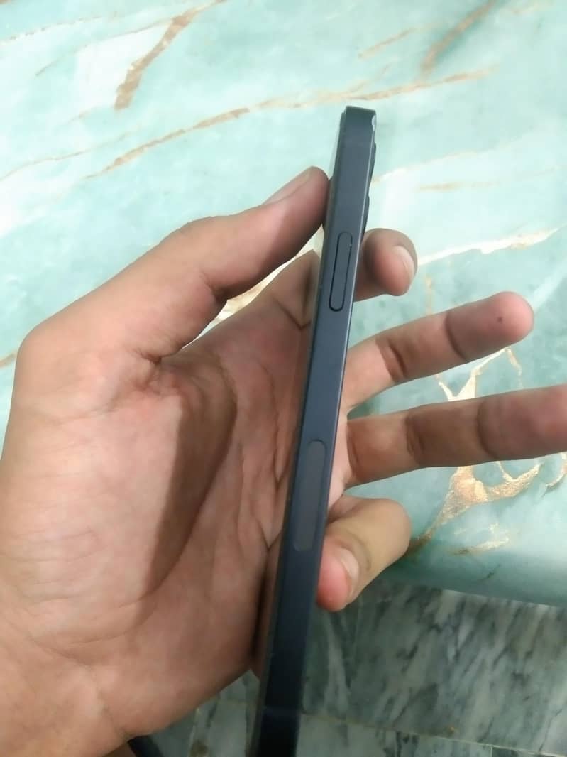 Apple iPhone 12 3