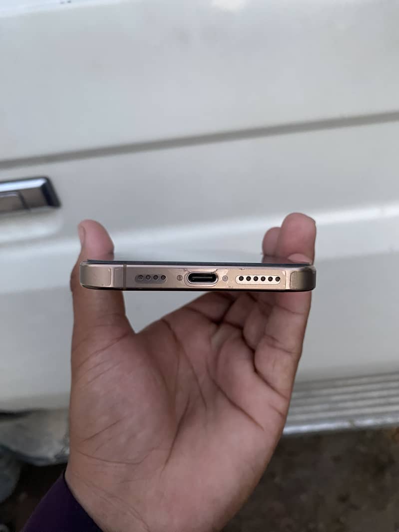 Apple iPhone 16 Pro Max 2