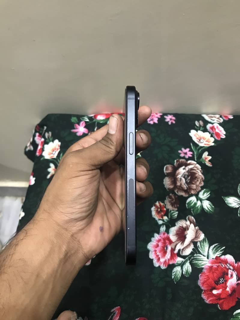 Apple iPhone 15 3