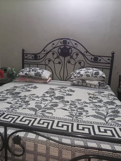 iron furniture bht achi condition me hy