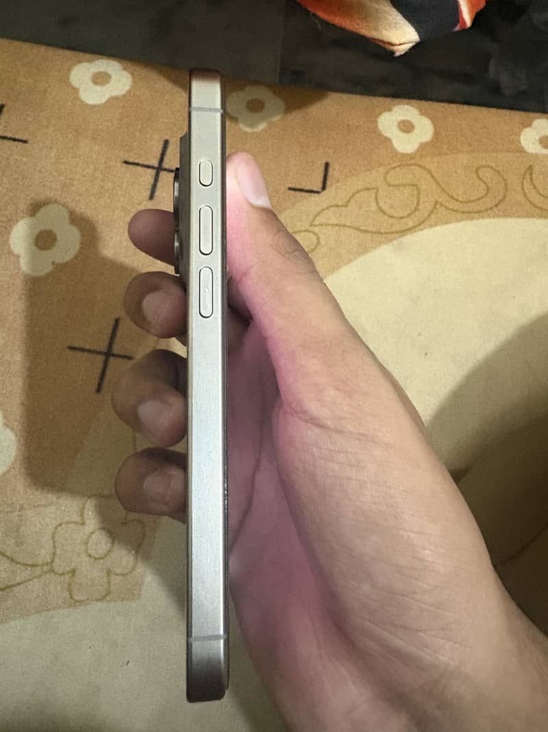 Apple iPhone 15 Pro 2