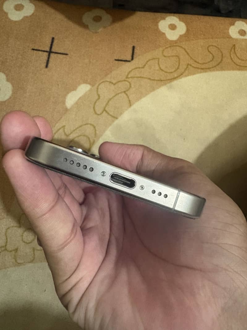Apple iPhone 15 Pro 3