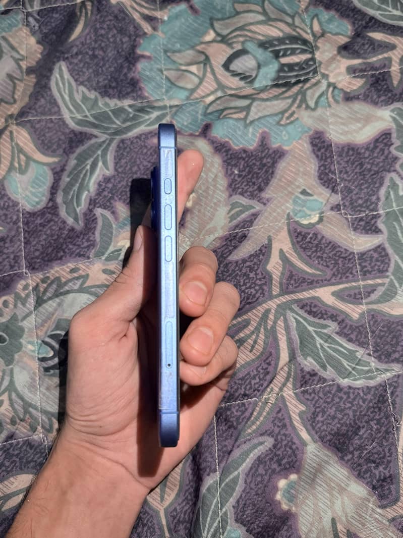 Apple iPhone 16 2