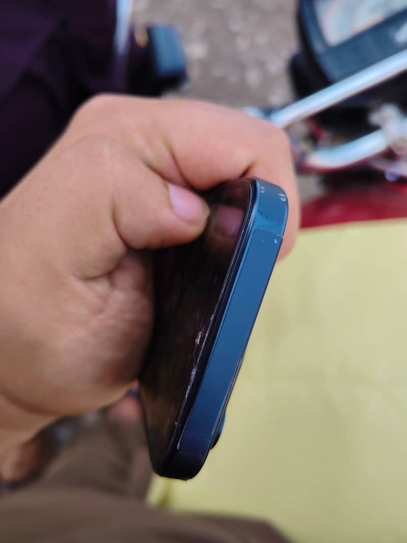 Apple iPhone 15 Pro 4