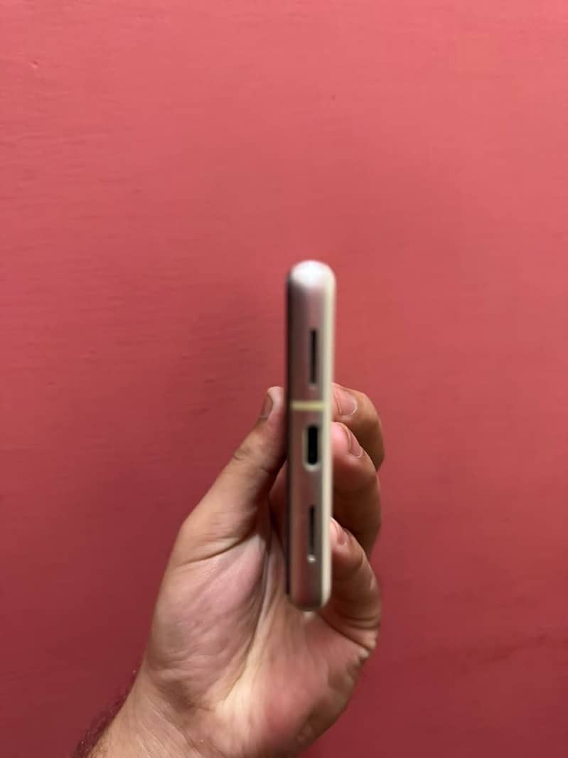 Google Pixel 7 4