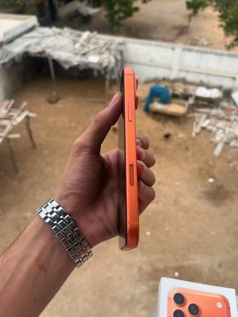 iPhone 17 Pro Max (Complete Box) 2