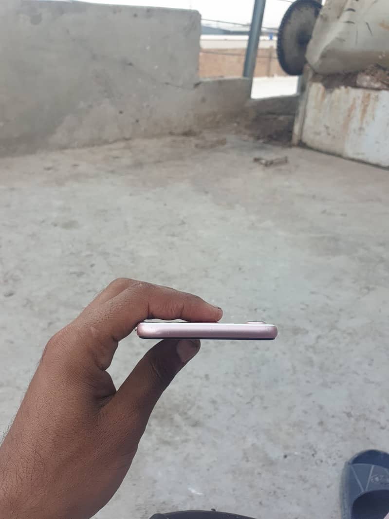 Apple iPhone 7 1