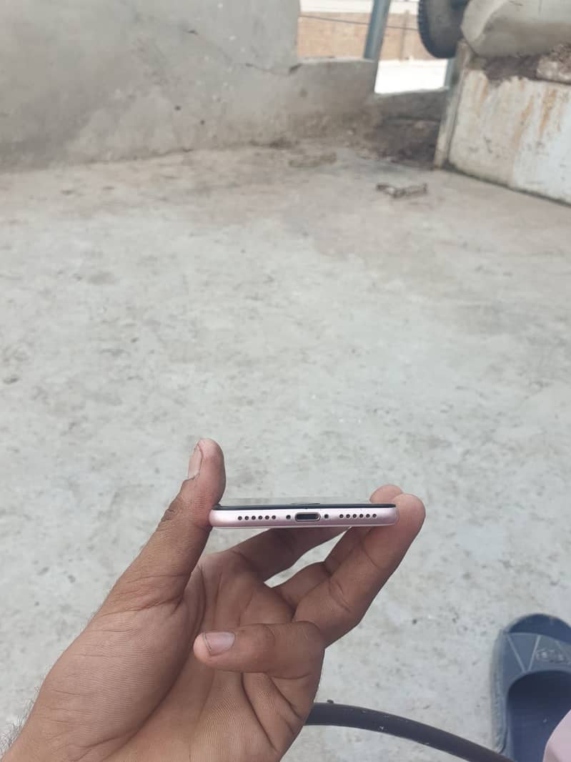 Apple iPhone 7 3