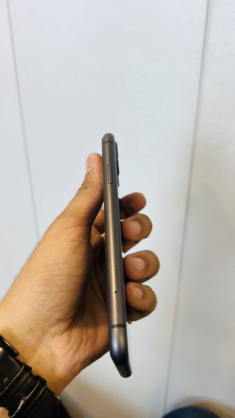 Apple iPhone 11 3