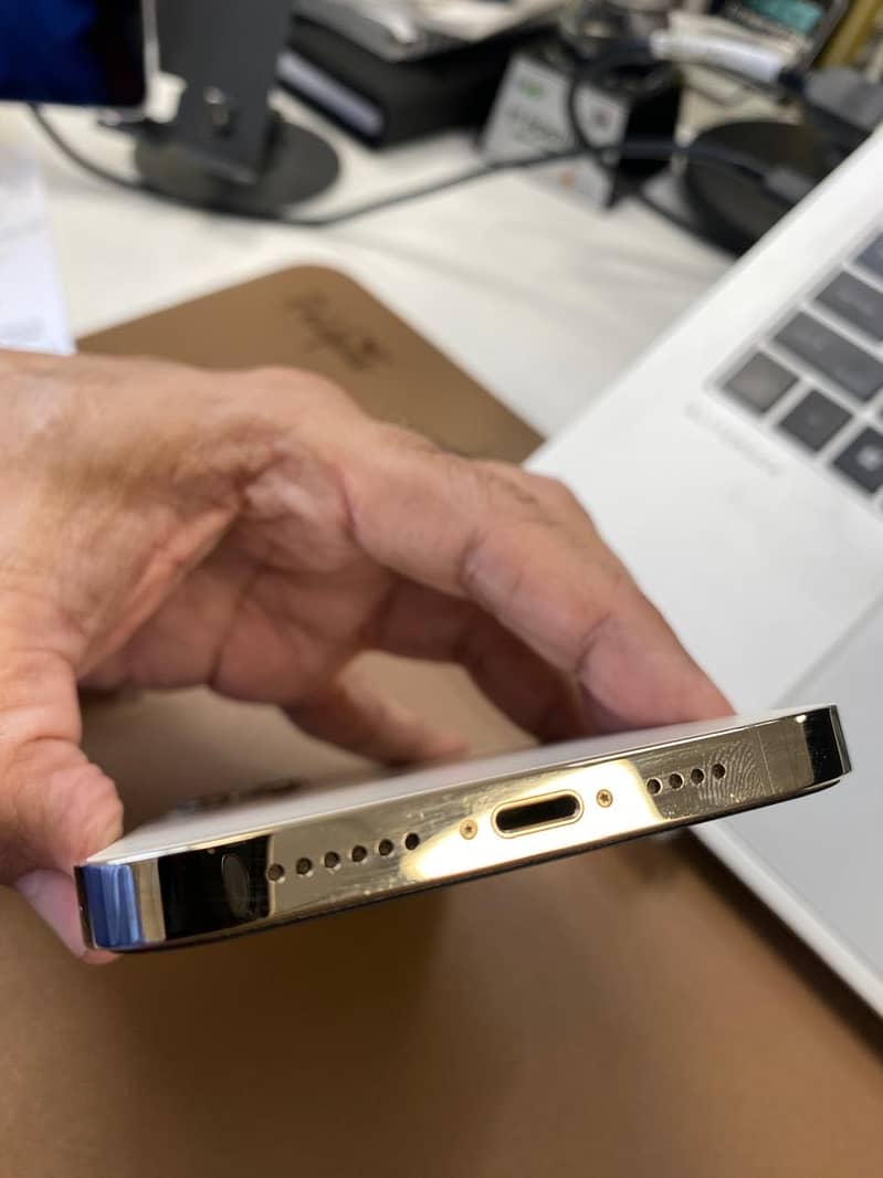 Apple iPhone 12 Pro Max 10