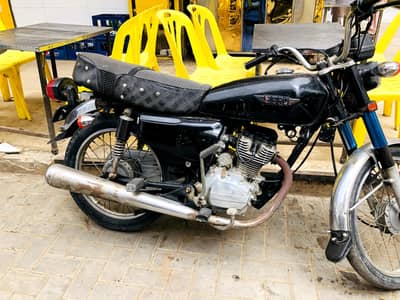 hero 125 self start 5 gear Wala hai Karachi number all ok hai