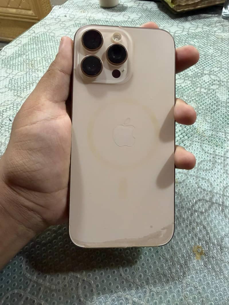 Apple iPhone 16 Pro Max 3