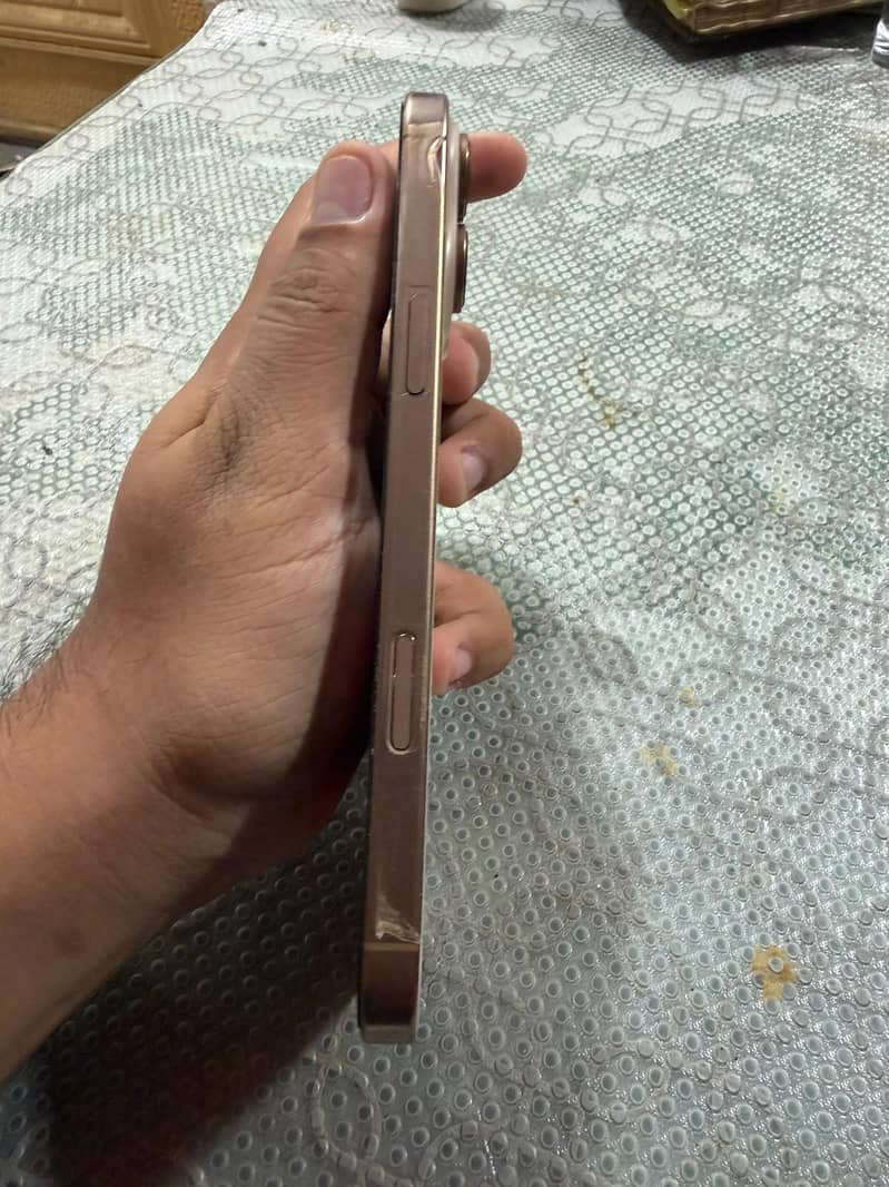 Apple iPhone 16 Pro Max 4