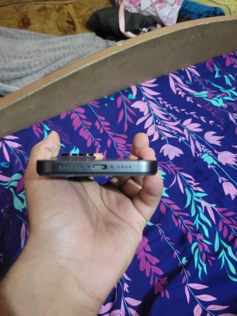 Apple iPhone 15 Pro Max 2