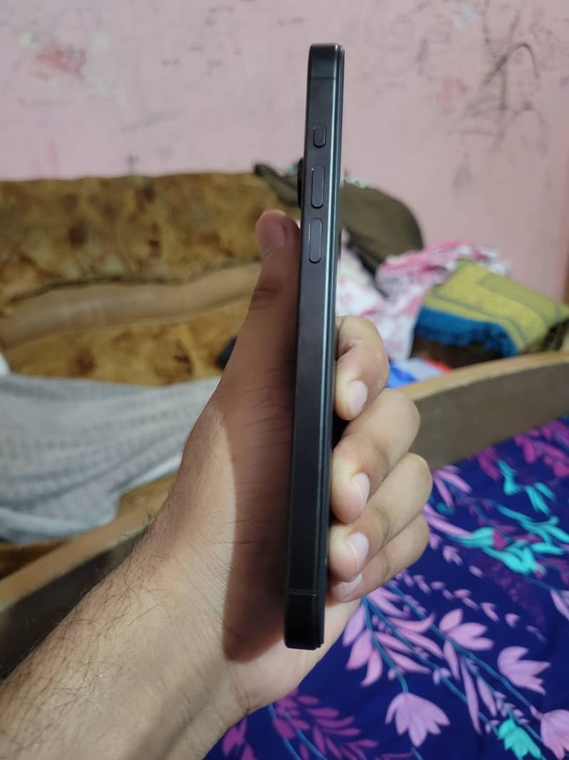 Apple iPhone 15 Pro Max 5