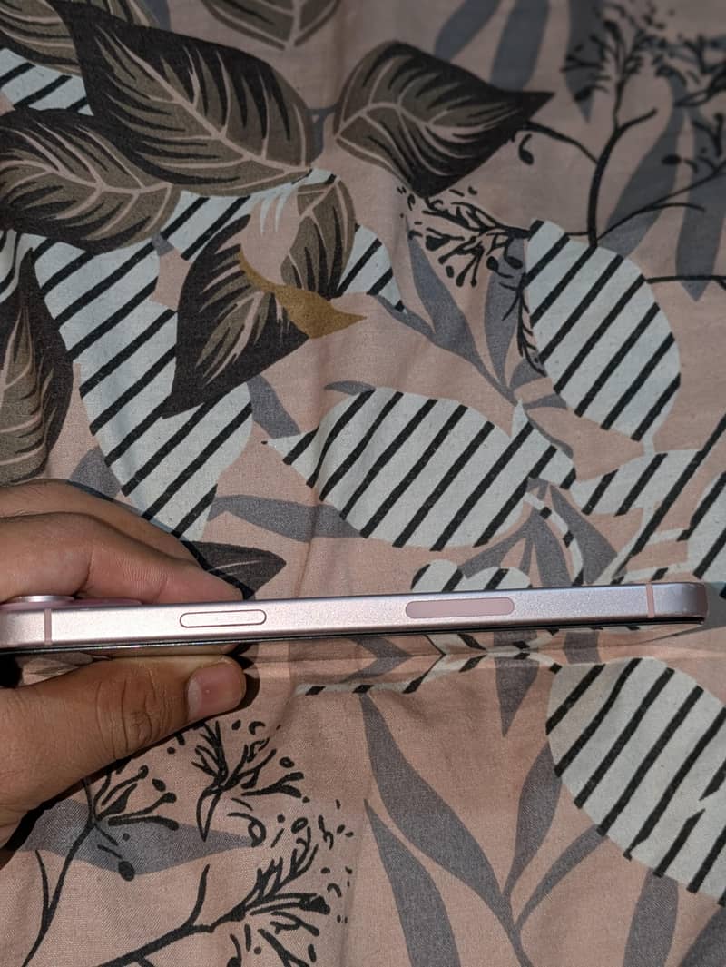 Apple iPhone 15 plus 3