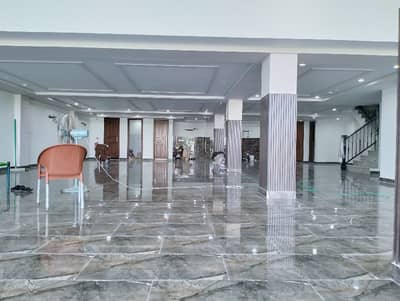 16 MARLA (20000 SQ Ft) BRAND NEW BUILDING 7 FLOORS WITH LIFT