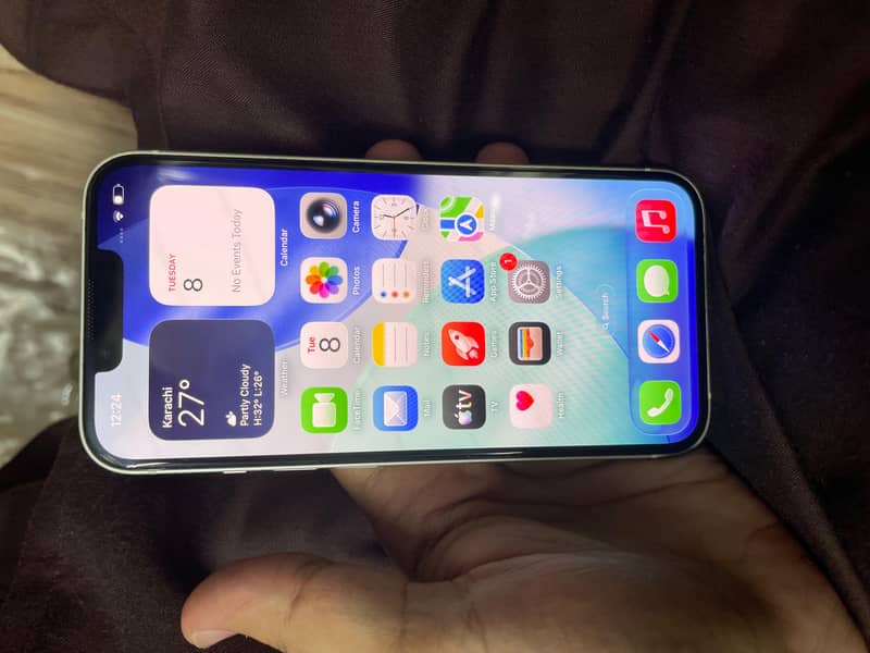 Apple iPhone 13 0