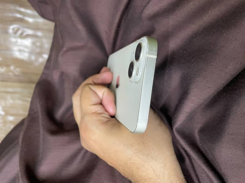 Apple iPhone 13 3