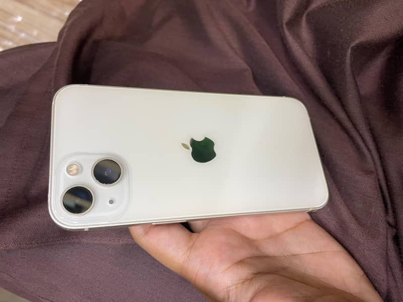 Apple iPhone 13 4