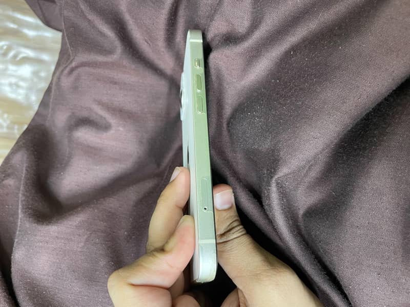 Apple iPhone 13 5