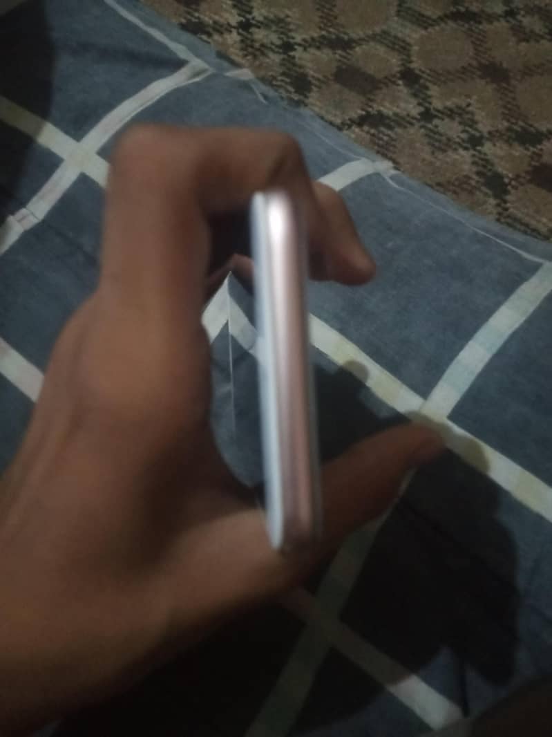 Apple iPhone 8 3