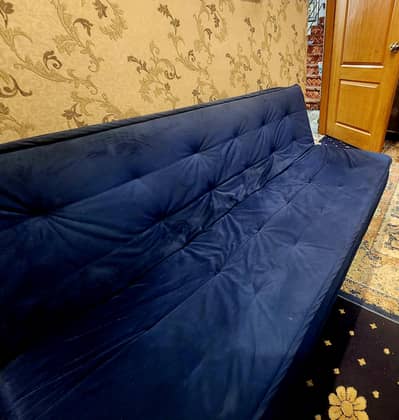 sofa cumbed in good condition