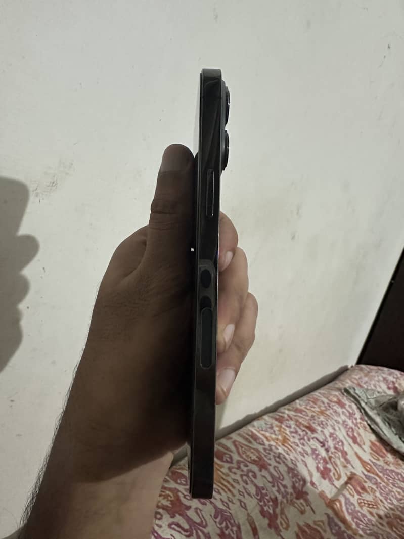 Apple iPhone 13 Pro Max 2