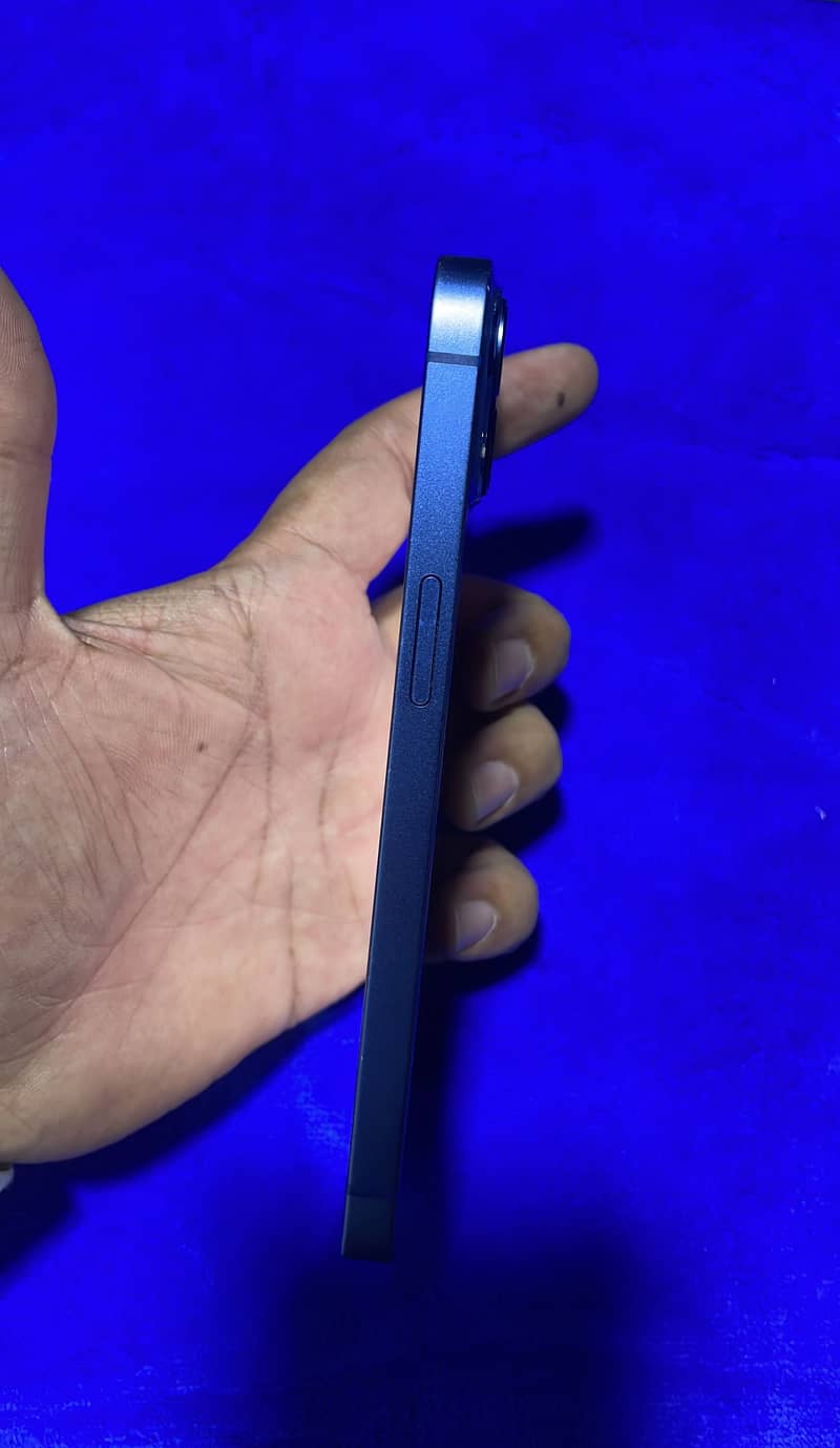 Apple iPhone 13 5