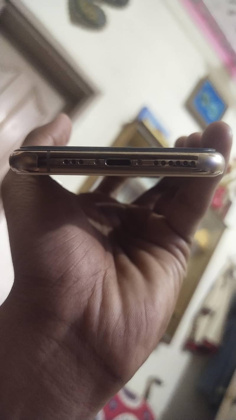 Apple iPhone 11 Pro 4