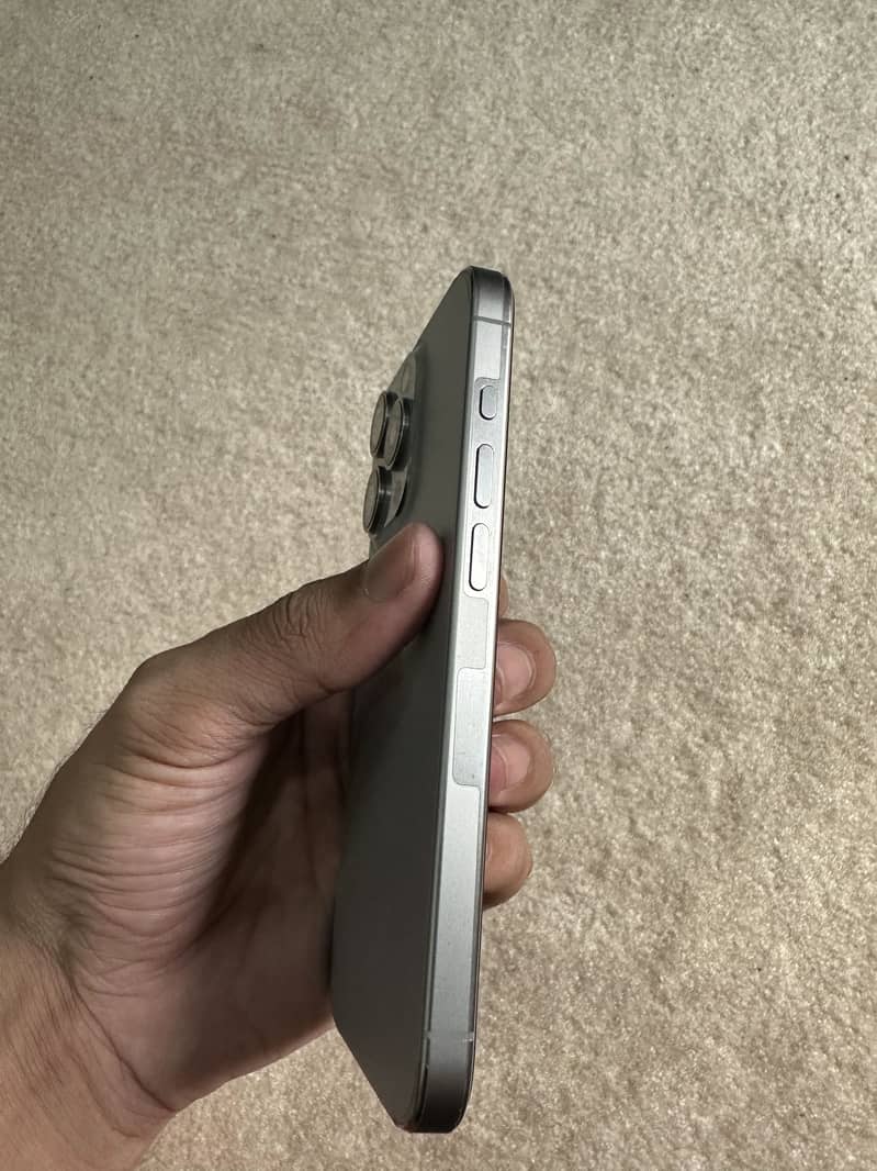 Apple iPhone 15 Pro 3