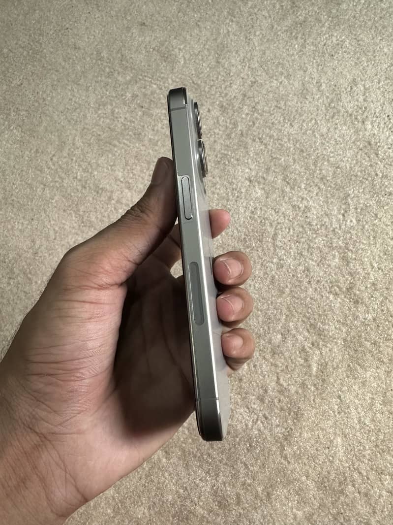 Apple iPhone 15 Pro 4