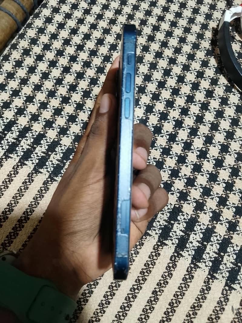 Apple iPhone 12 2