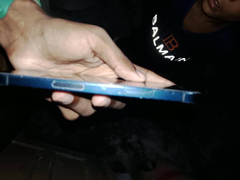 Apple iPhone 12 3